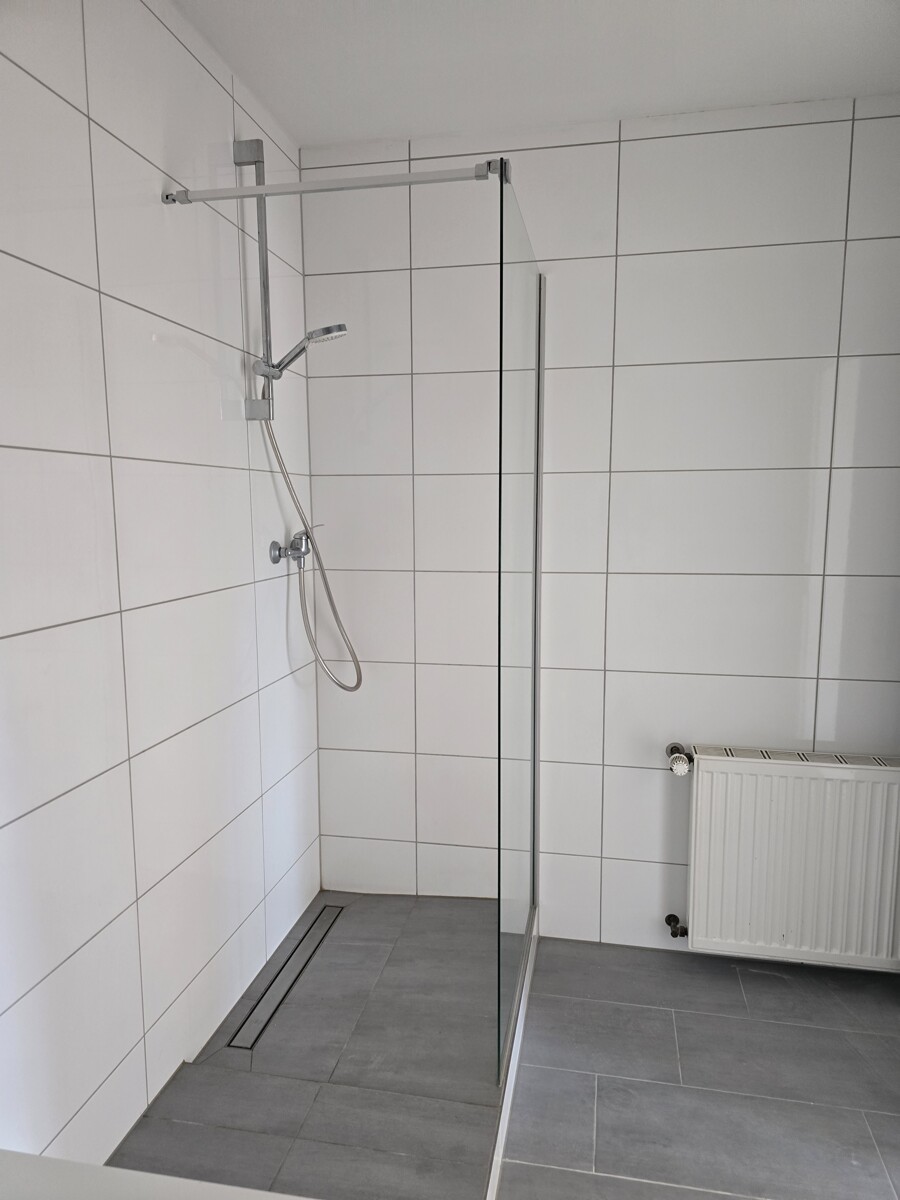 Dusche mit Echtglas Dachgeschosswohnung Lindenfels