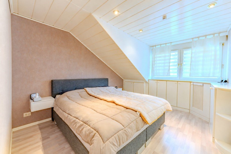Schlafzimmer Doppelhaush�lfte Heddesheim