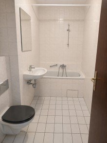 Badezimmer 2-Zimmer-Wohnung mit Wintergarten in attraktiver Wohnlage in Heppenheim