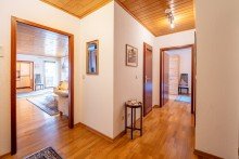 Flur richtung Wohnz. und Schlafzimmer Charmante 2-Zimmer-Eigentumswohnung mit Balkon, Tiefgaragenstellplatz