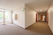 Eingang vor der Wohnung Top-Gelegenheit in Heppenheim: 4-Zimmer-ETW im sanierten Hochhaus, innen mit Potenzial!