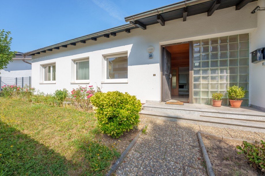 Vorgarten Zweifamilienhaus M�rlenbach