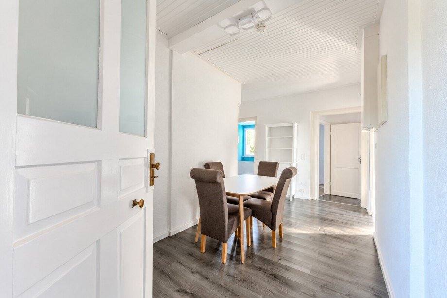 Eingangsbereich KI bearbeitet Etagenwohnung Laudenbach
